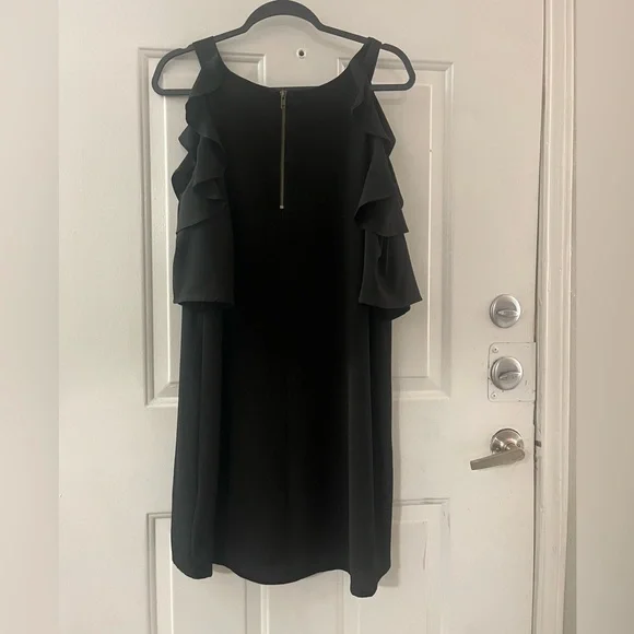 Umgee Size Small Black Ruffle Sleeve Cold Shoulder Knee Length Shift Dress Sz S - Picture 3 of 12